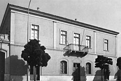 The house of Dekozis-Vouros, built in 1833-1834, in the district of Klafthmonos Square.