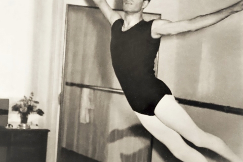 Εθνικό Ωδείο Αλεξανδρείας, Σχολή Χορού. Ο καθηγητής χορού Τάκης (Νικήτας) Κωτιάδης. Αλεξάνδρεια 1962.