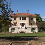 Η οικία Μποδοσάκη – Αθανασιάδη στο Π. Ψυχικό, στην οποία στεγάζεται η κεντρική υπηρεσία του Ελληνικού Ιδρύματος Πολιτισμού.