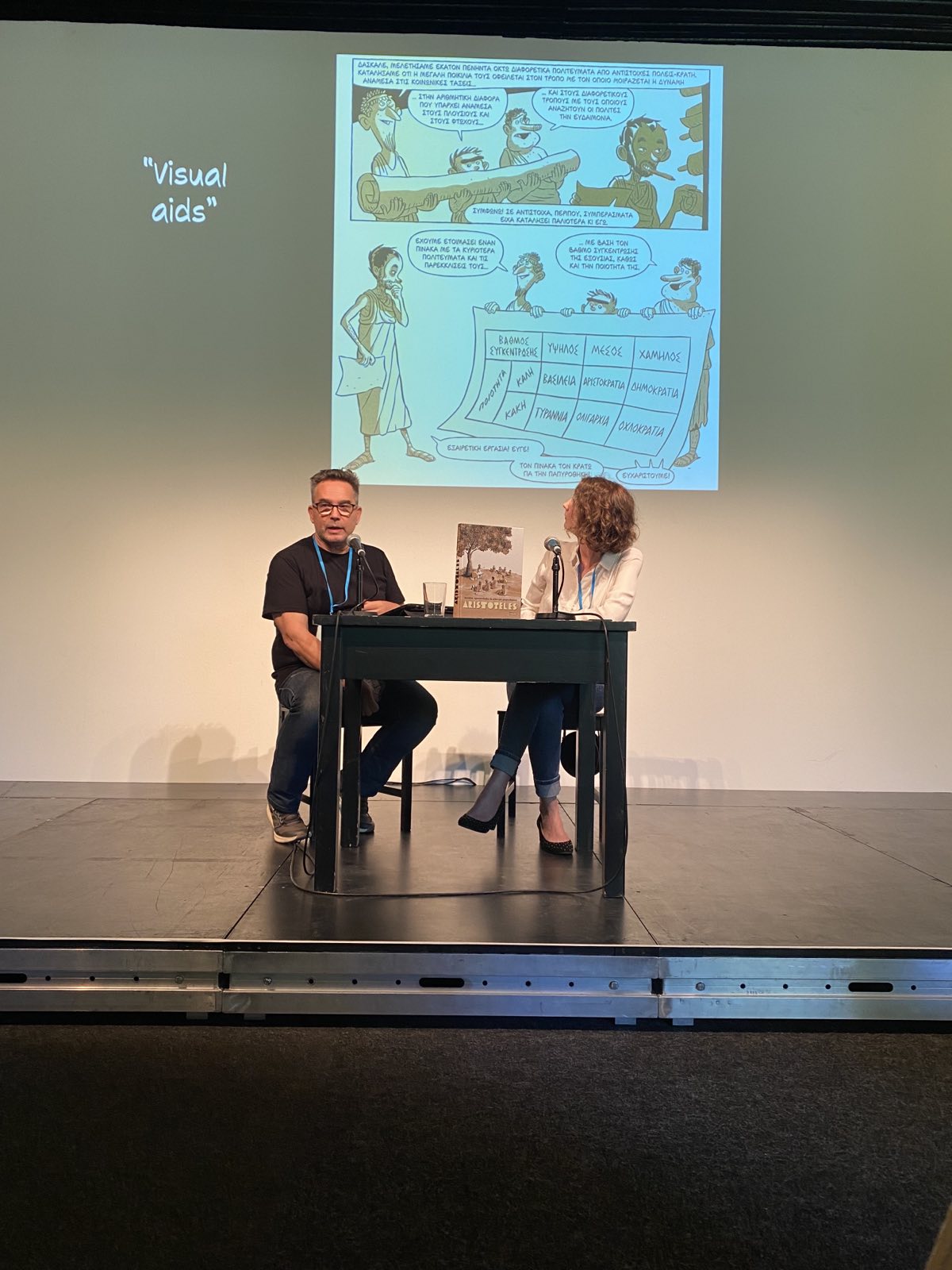 Ο Αλέκος Παπαδάτος και Lilian Pithan στην παρουσίαση του βιβλίου «Αριστοτέλης» των Τάσου Αποστολίδη και Αλέκου Παπαδάτου στο Διεθνές Φεστιβάλ Λογοτεχνίας Βερολίνου.